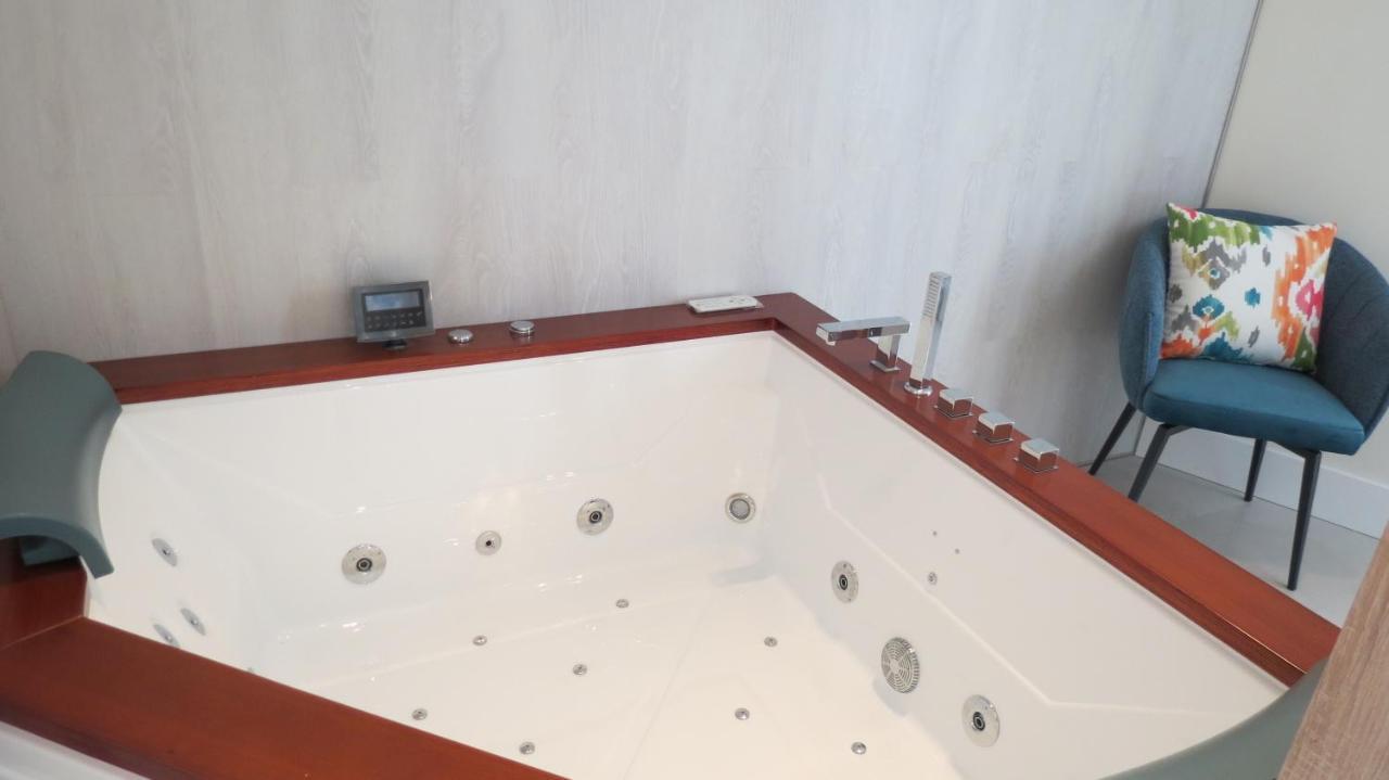 Deluxe Apartment jacuzzi,1132758303:JPEG