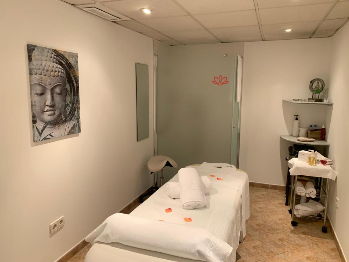 One-Bedroom Apartment Spa