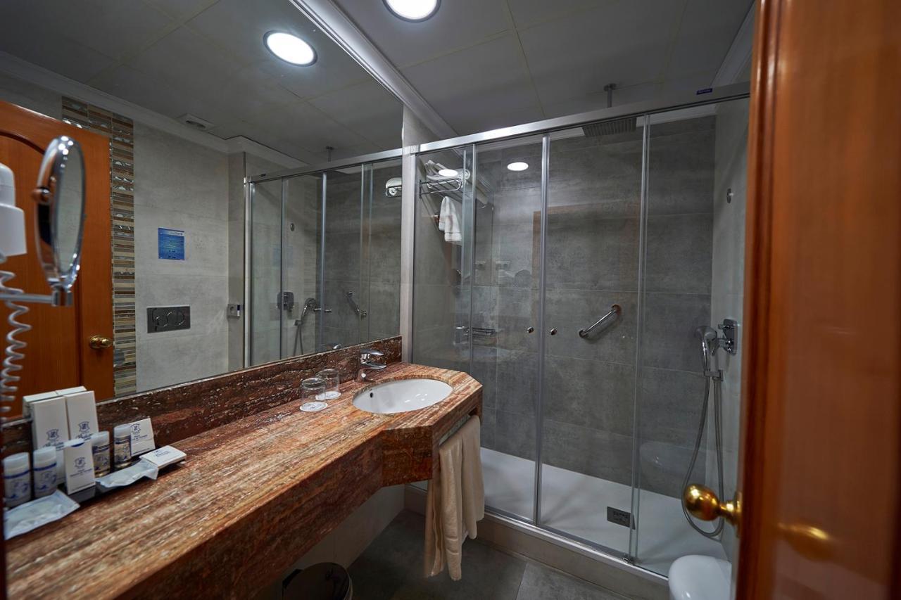 Twin Room with Extra Bed with Sea View and Balcony,1200633649:JPEG