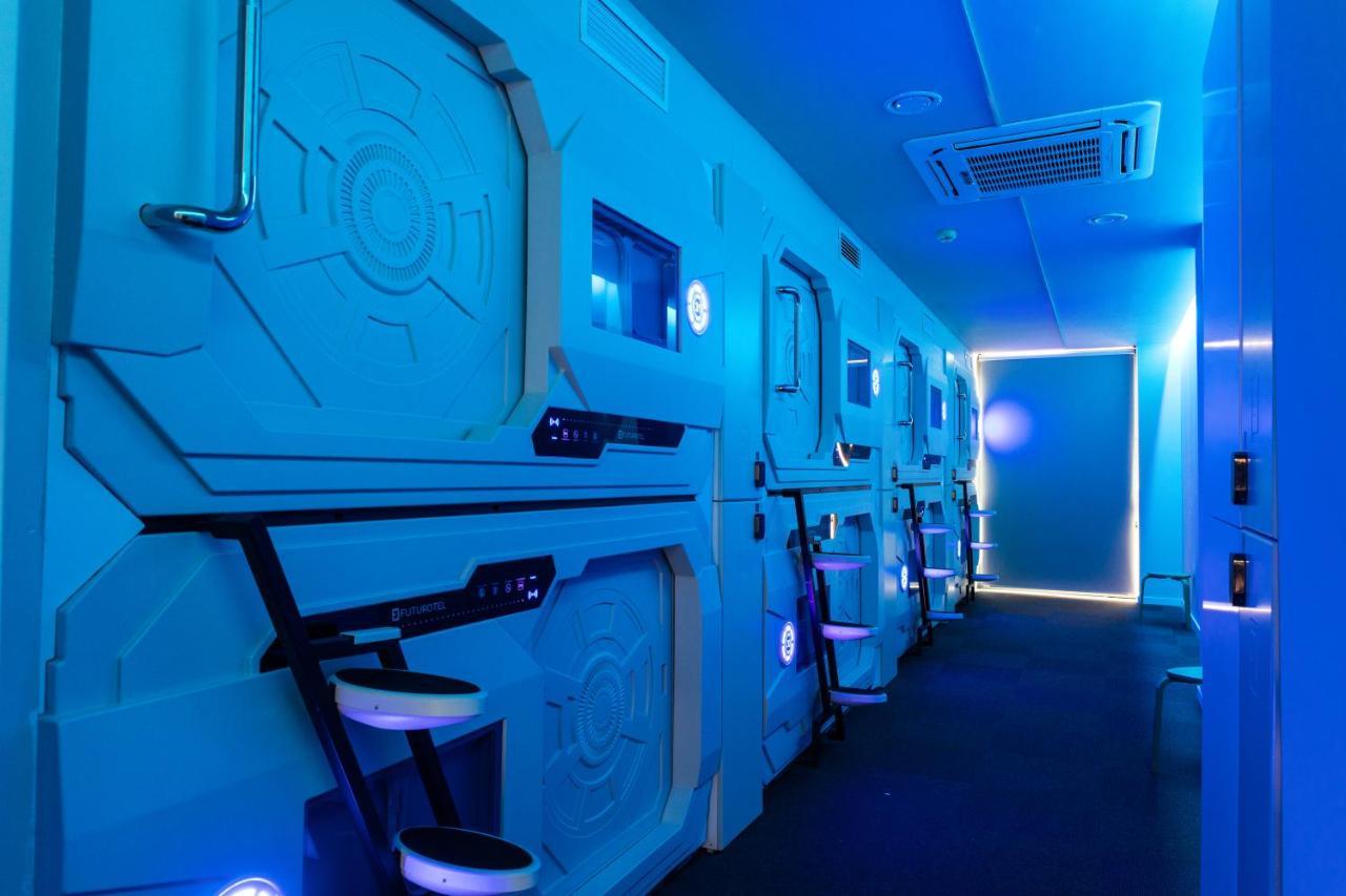Deluxe Capsule Bed