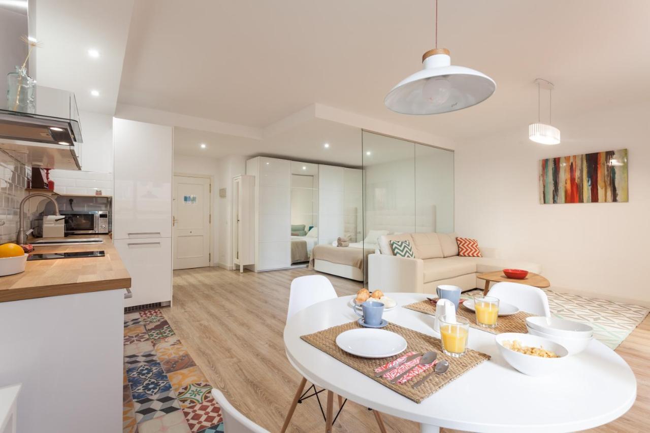 Studio with Terrace -Paseo de Reding