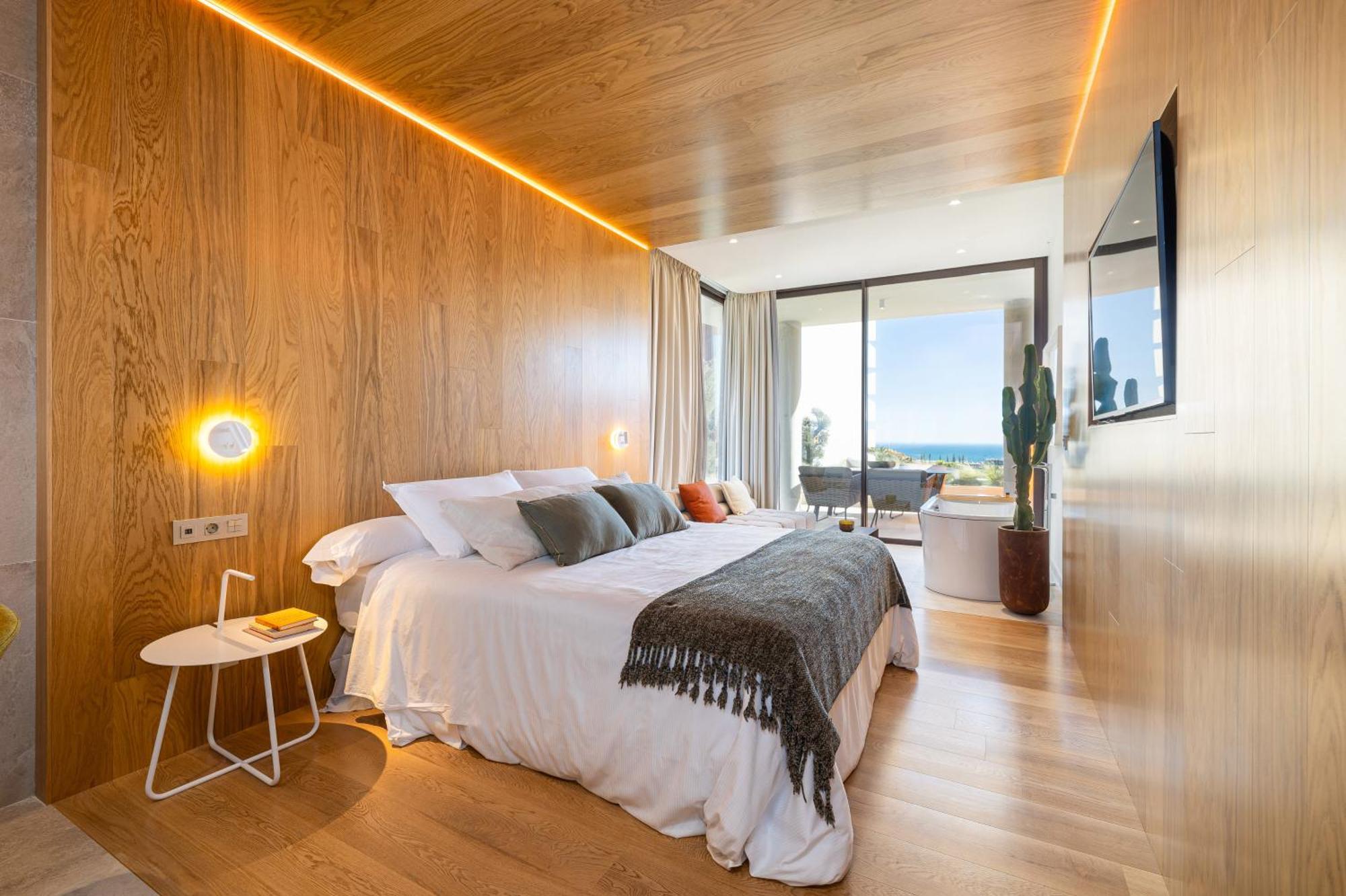 Two-Bedroom Suite Jacuzzi