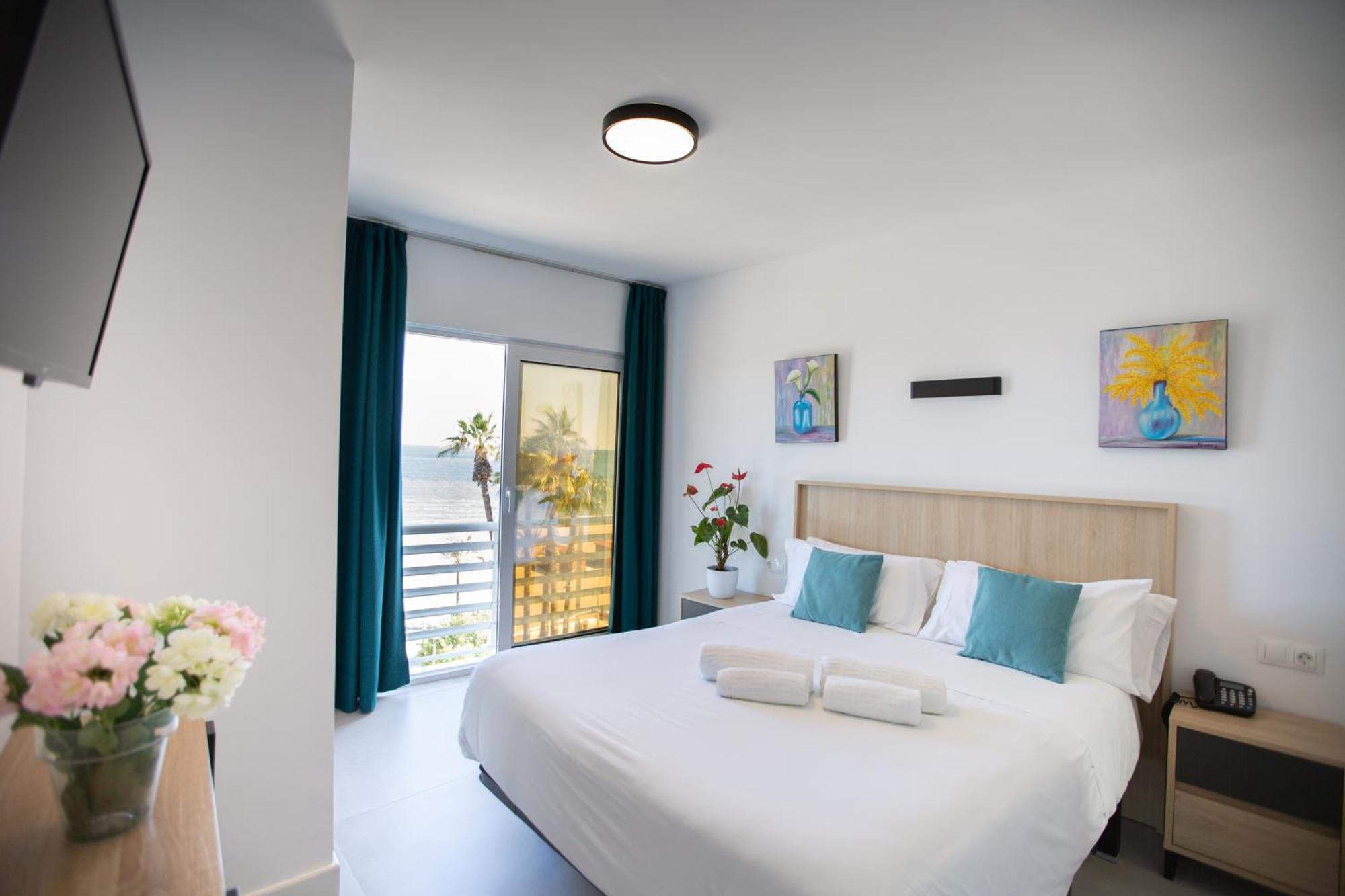 Double or Twin Room with Sea View