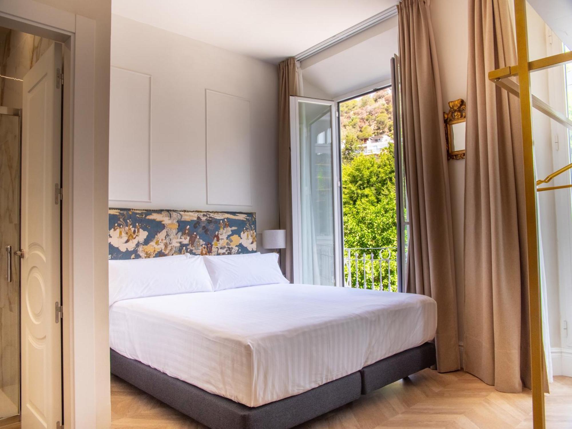 Kamer met Kingsize Bed en Uitzicht op de Bergen