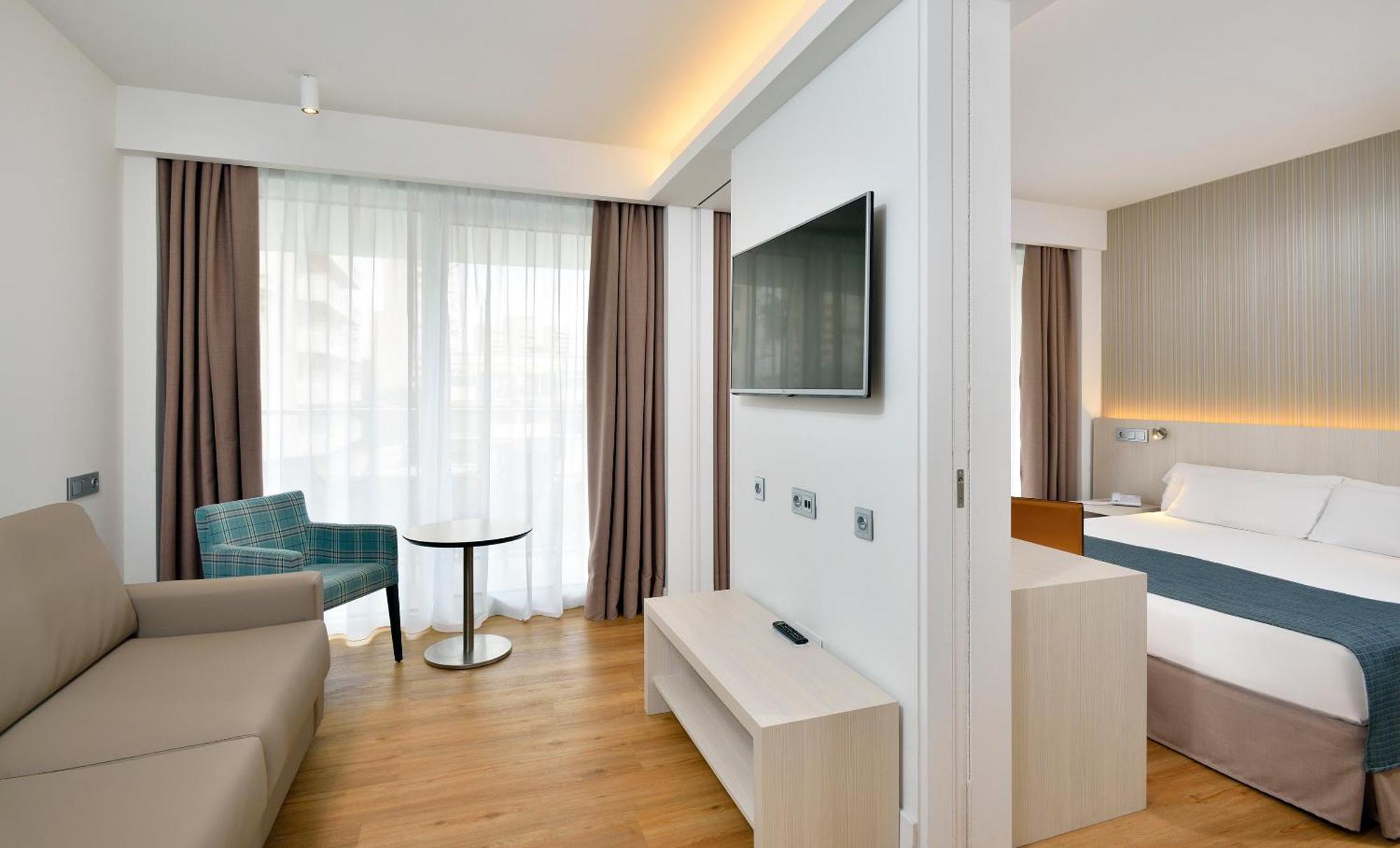 Family Junior Suite (3 Adults + 1 Child),1630862666:JPEG