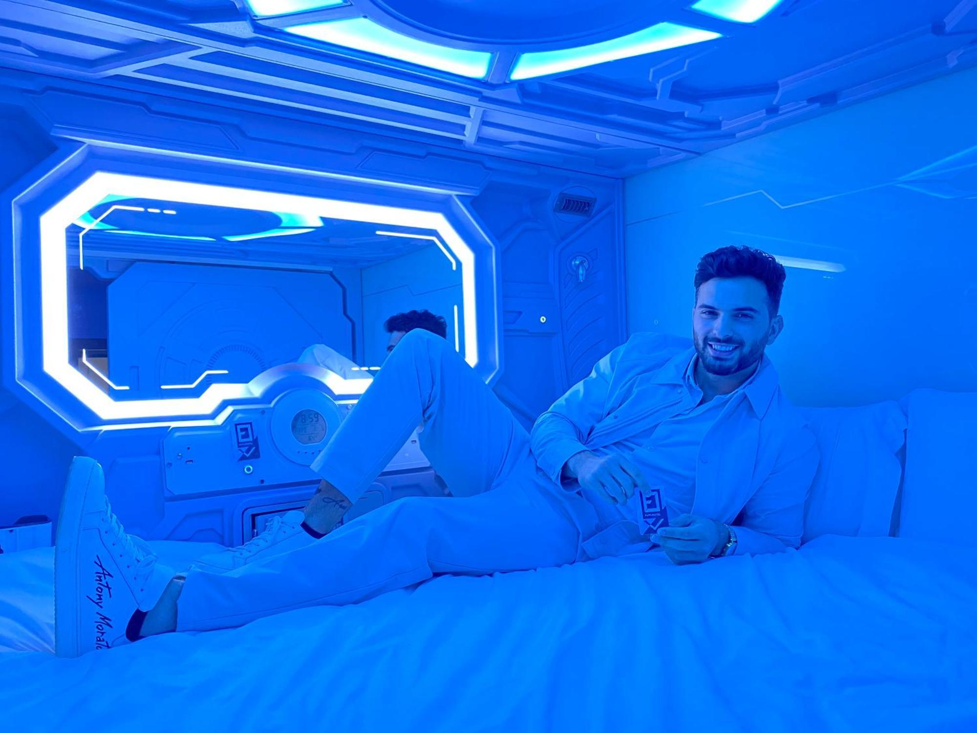 Deluxe Capsule Bed