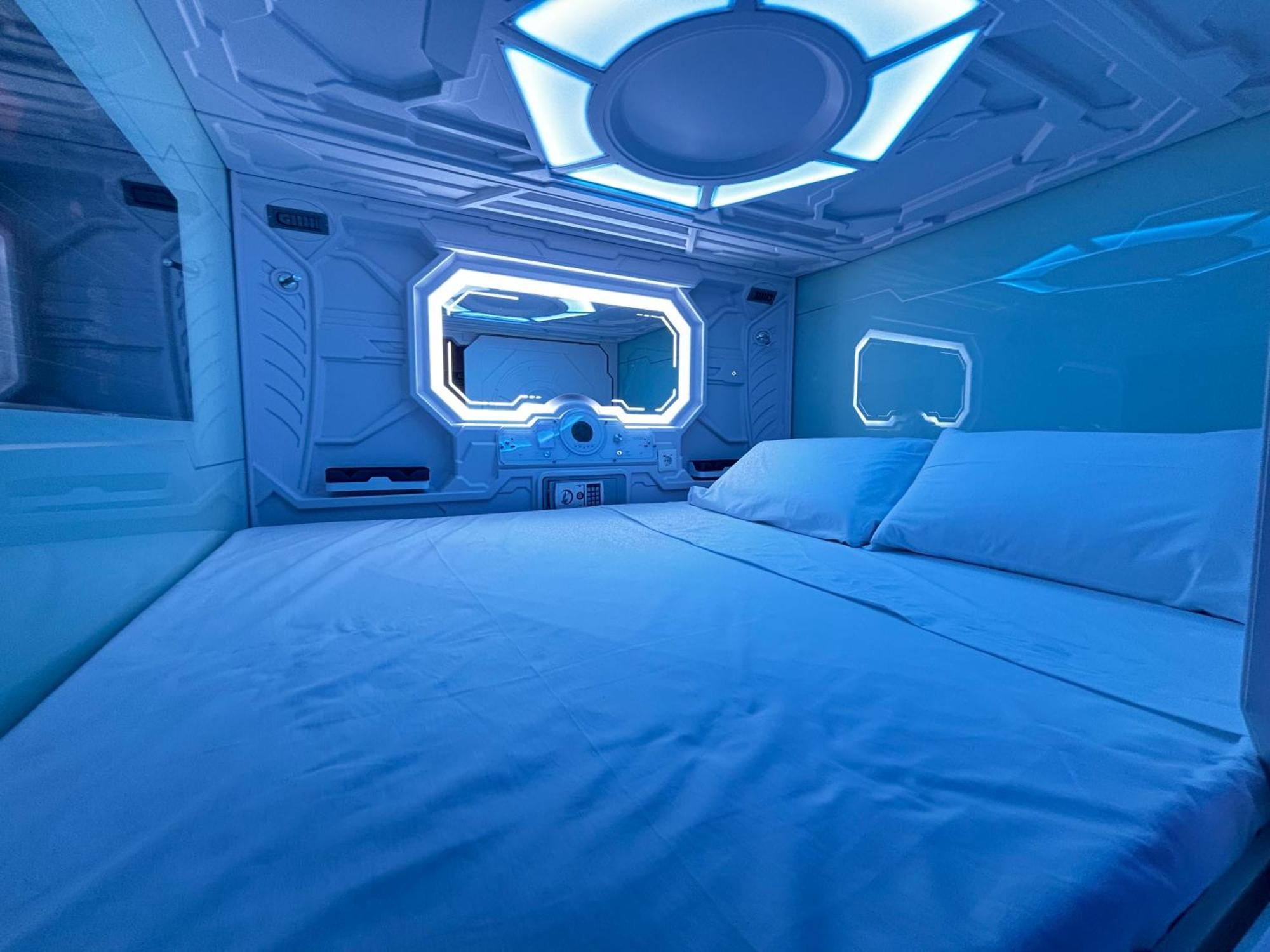 Deluxe Capsule Bed