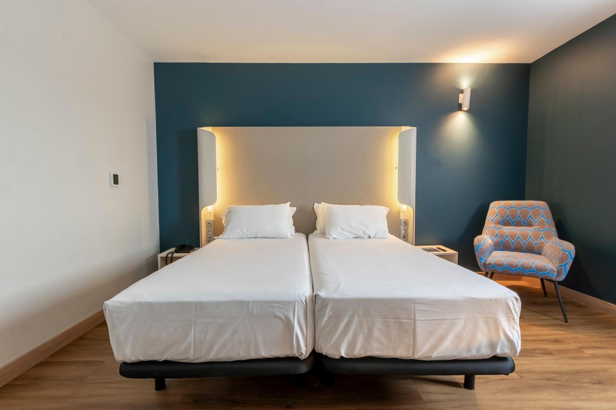 Tweepersoonskamer met 2 Aparte Bedden