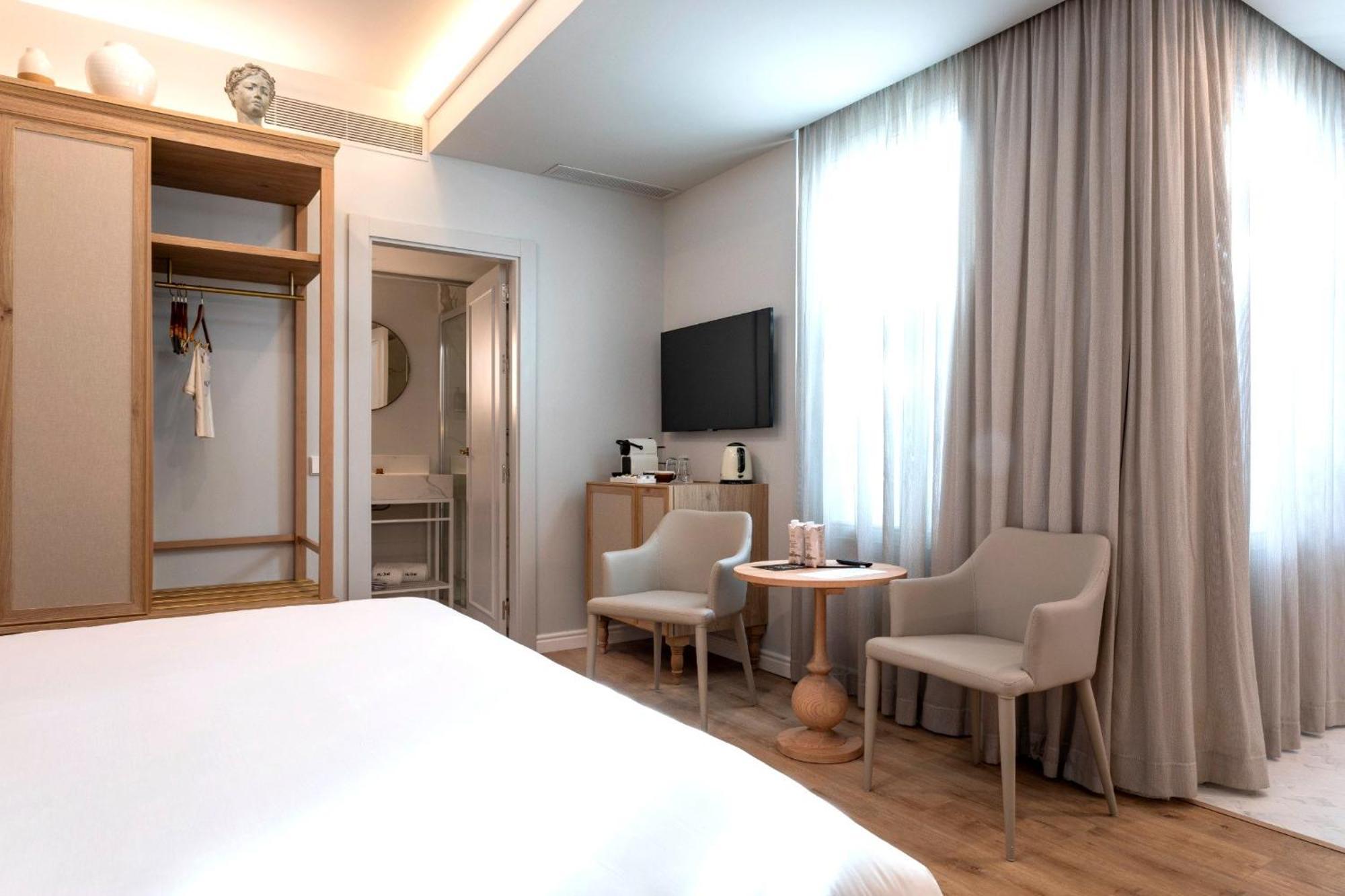 Junior Suite Bathtub