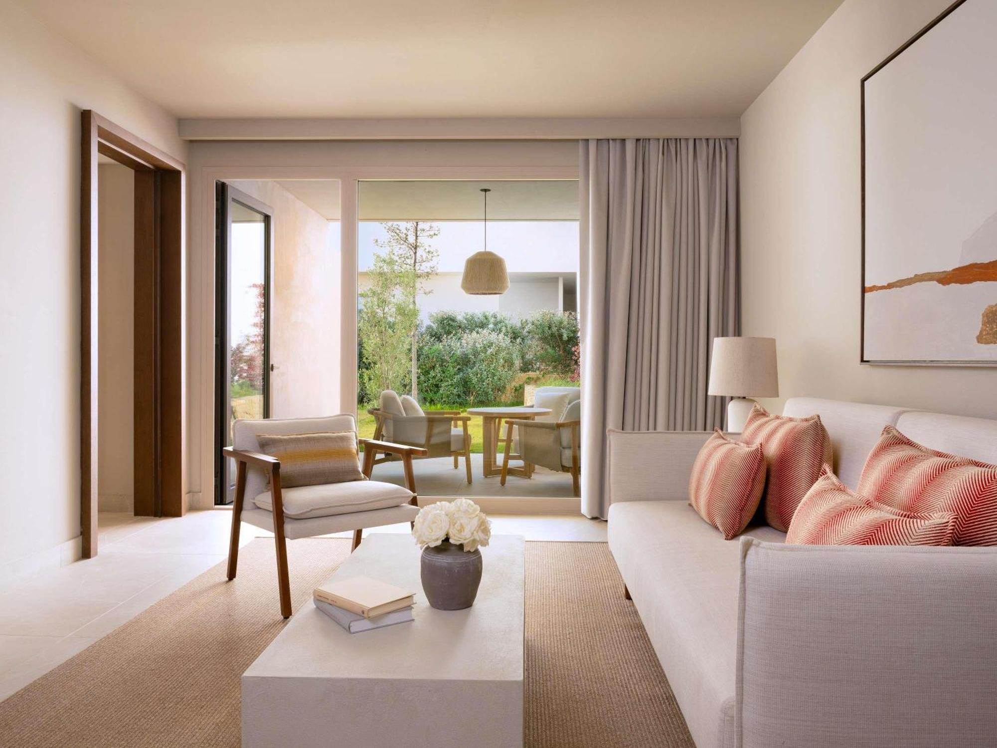 VILLA BRISA DE 5 HABITACIONES con 5 camas extragrandes, 800 m², vistas frontales al mar, piscina privada y cocina equipada