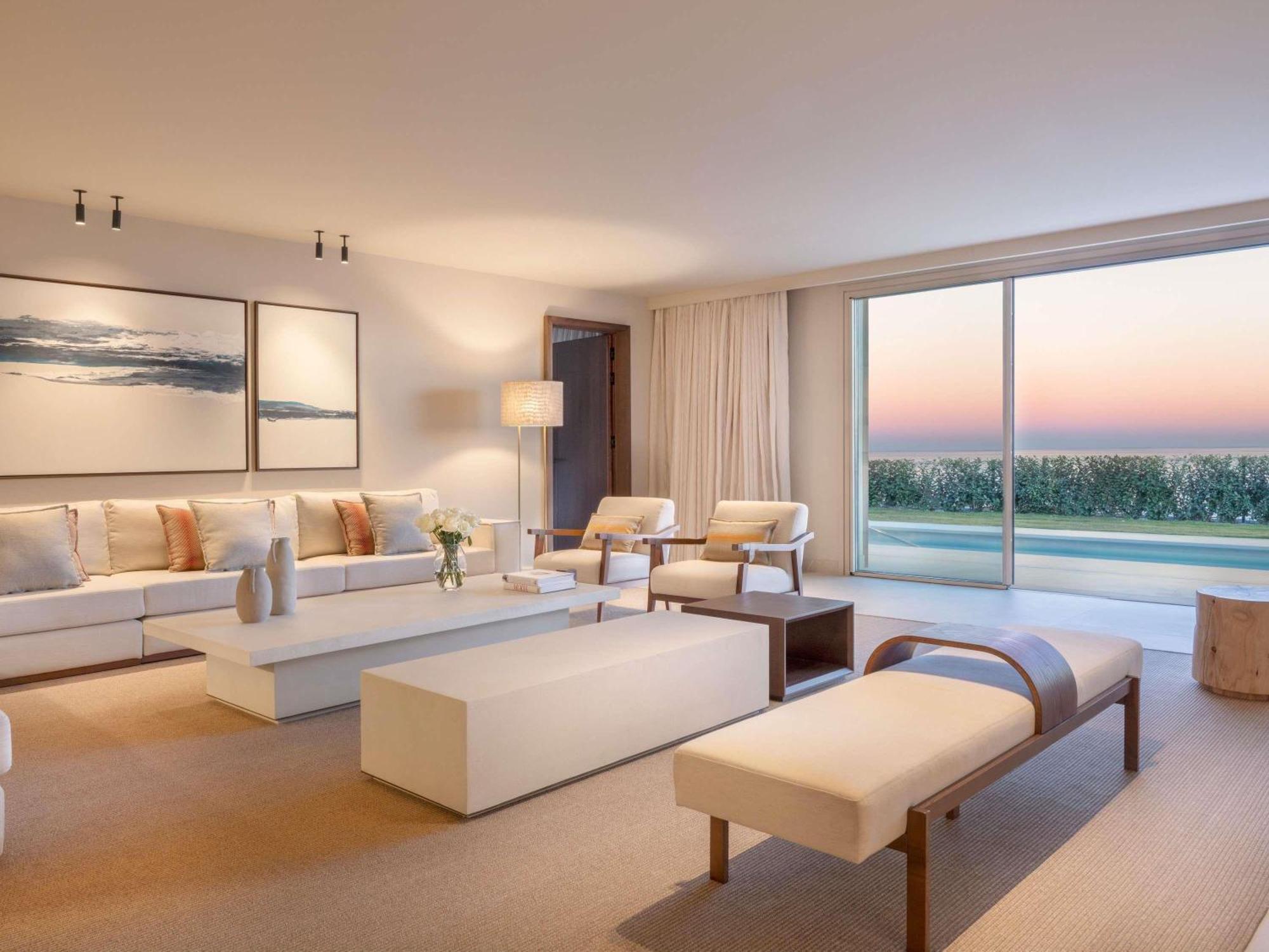 VILLA REAL DE 9 DORMITORIOS: 9 camas extragrandes, 2300 m², vistas al mar, 2 piscinas privadas, cocina totalmente equipada y parking