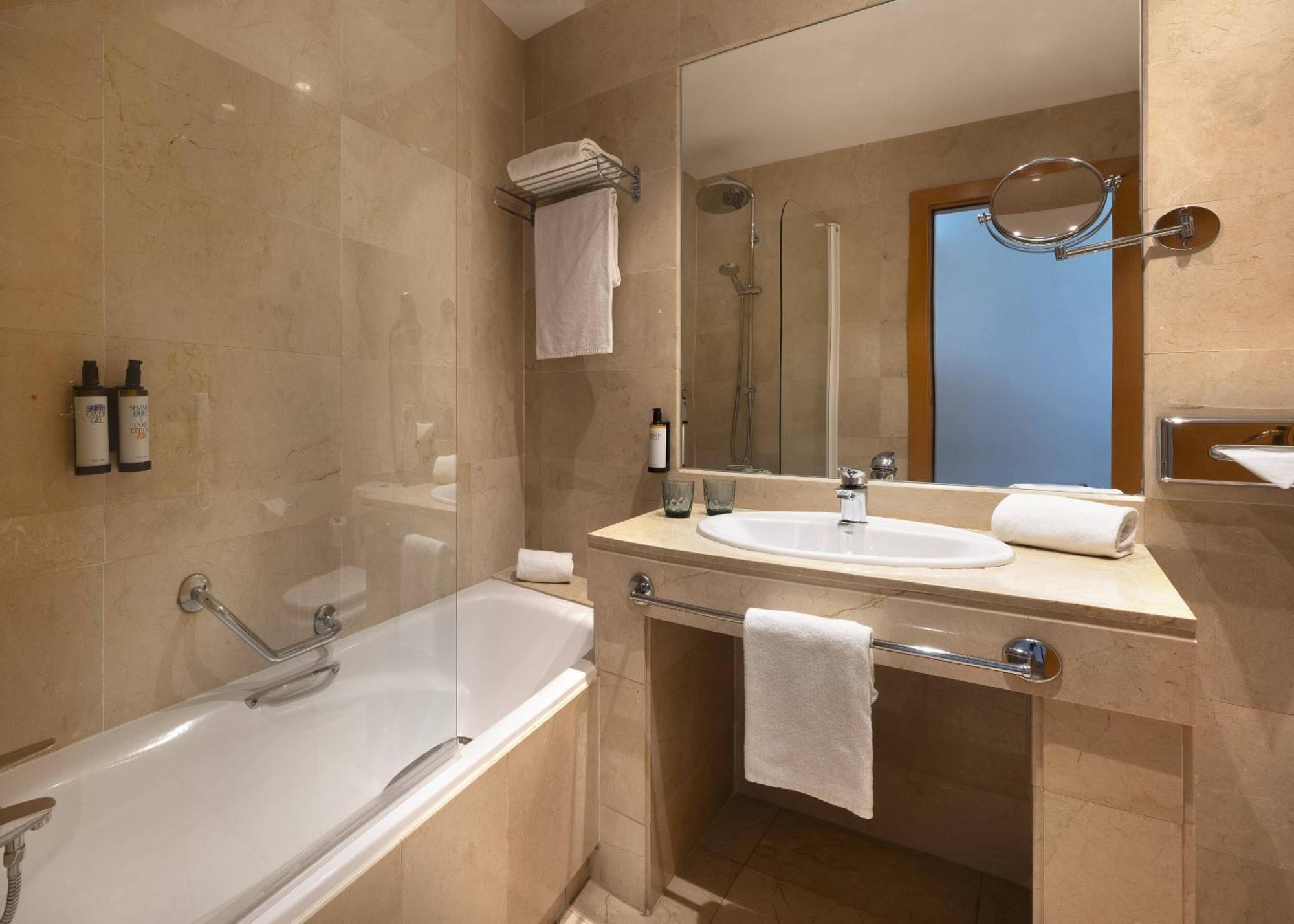Standard Room,1758523541:JPEG