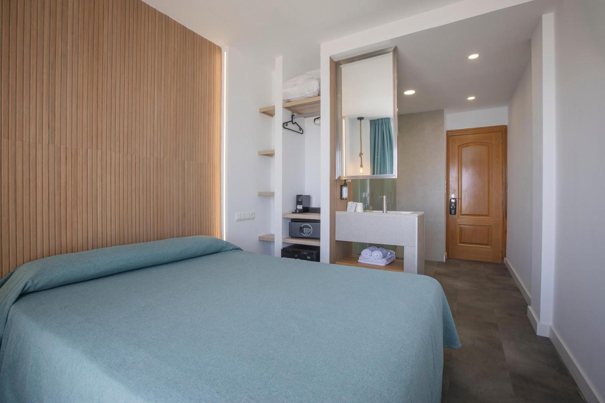 Twin Room,1765318080:JPEG