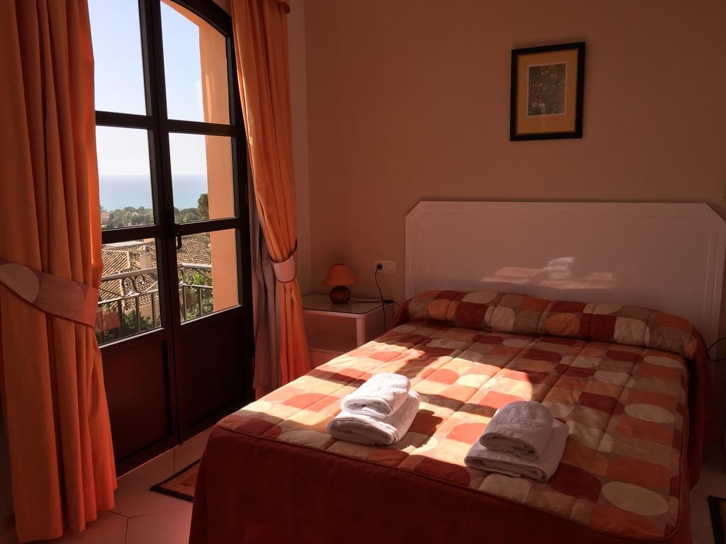 One-Bedroom Apartment,186482247:JPEG