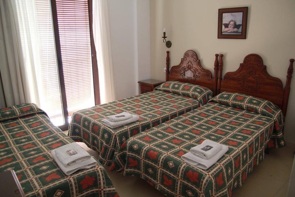 Triple Room,323873986:JPEG