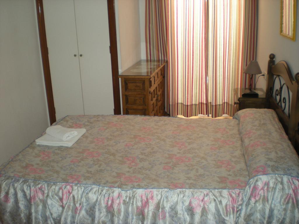 Queen Studio,326665273:JPEG