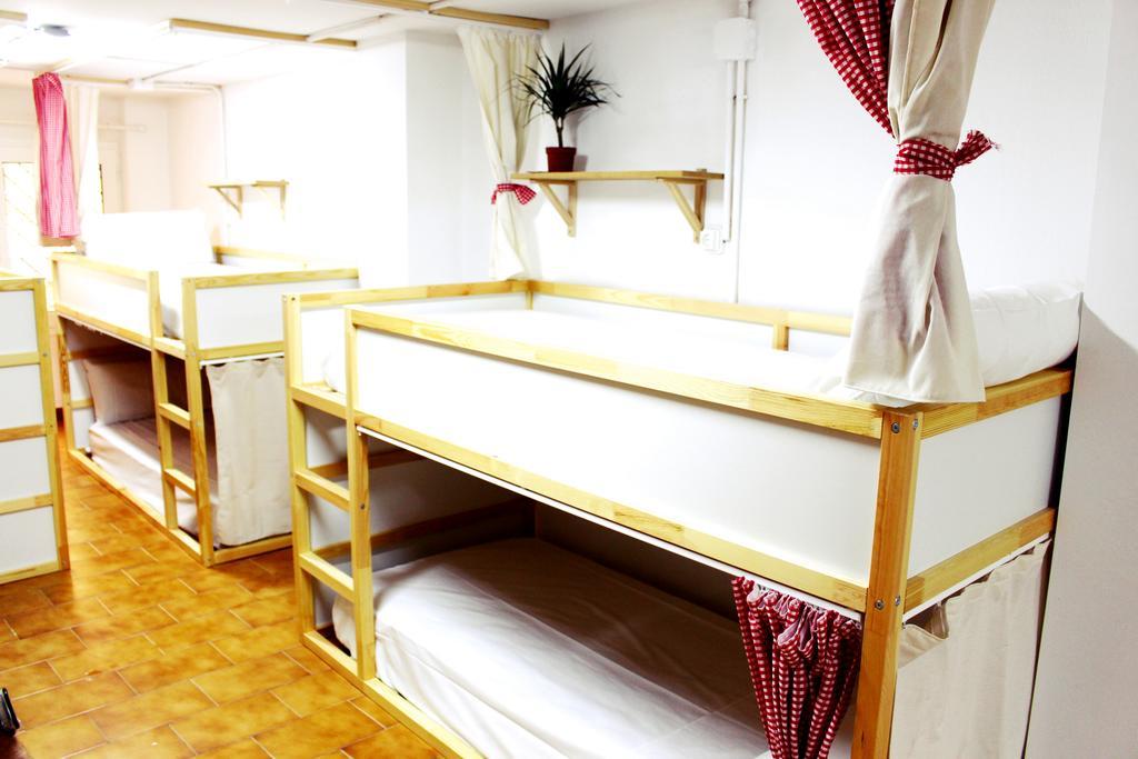 Posto Letto in Dormitorio Femminile per 10 Persone