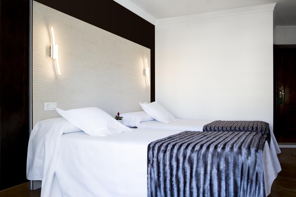 Superior Double or Twin Room with Balcony,409428777:JPEG