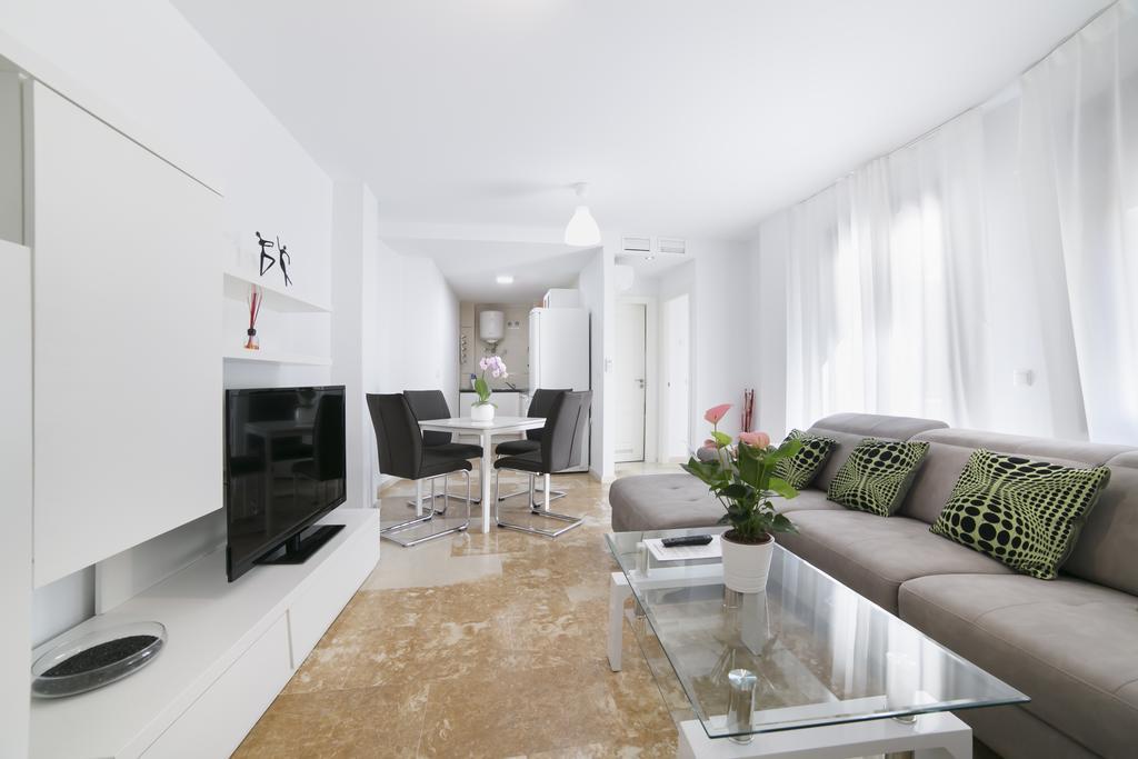 Apartment with Balcony - B1B