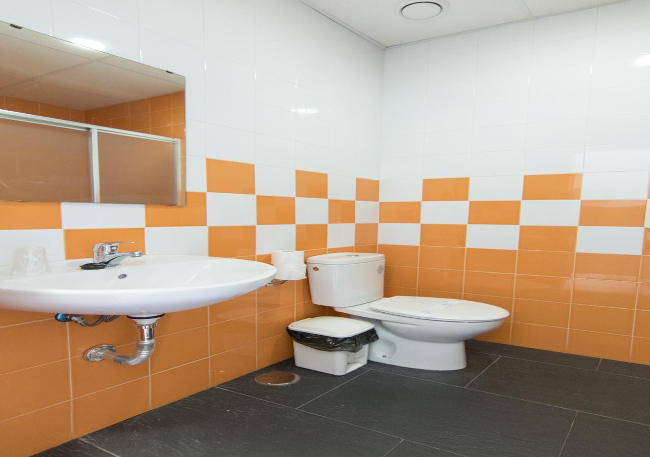 Twin Room Bathroom