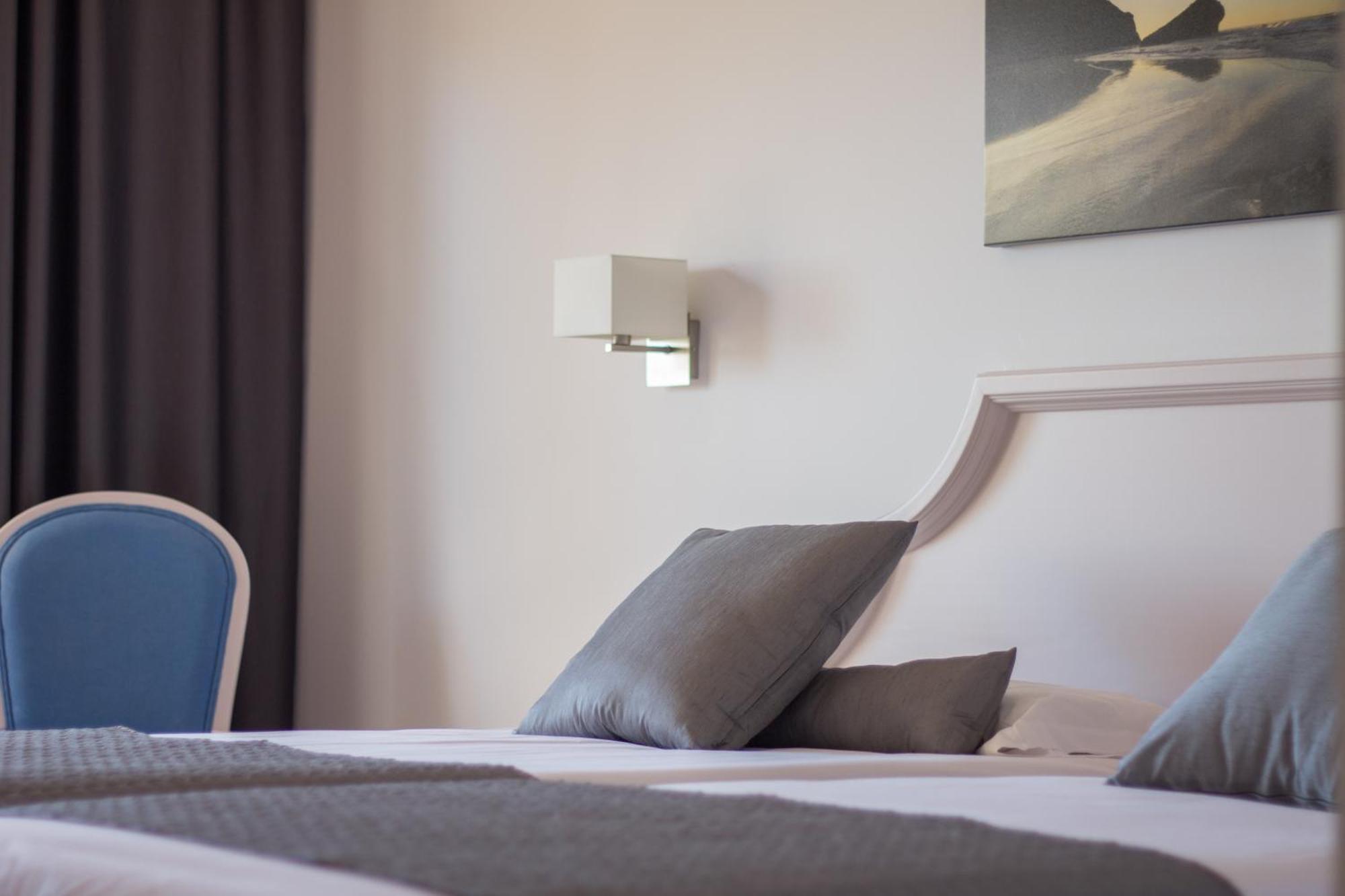 Twin Room with Patio View,68008901:JPEG