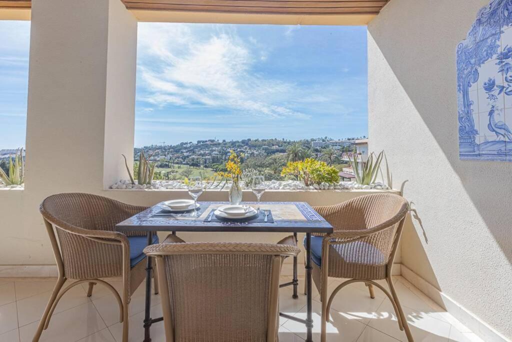 Apartment with Mountain View,1010448943:JPEG