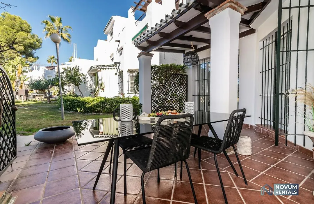 Top Renovated 3-Bdrm Townhouses With Pool, Bbq & Rooftop Terraces-1