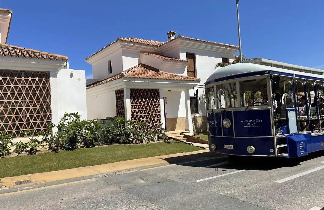 Luxurious Three Bedroom Villa Close To The Beach-1