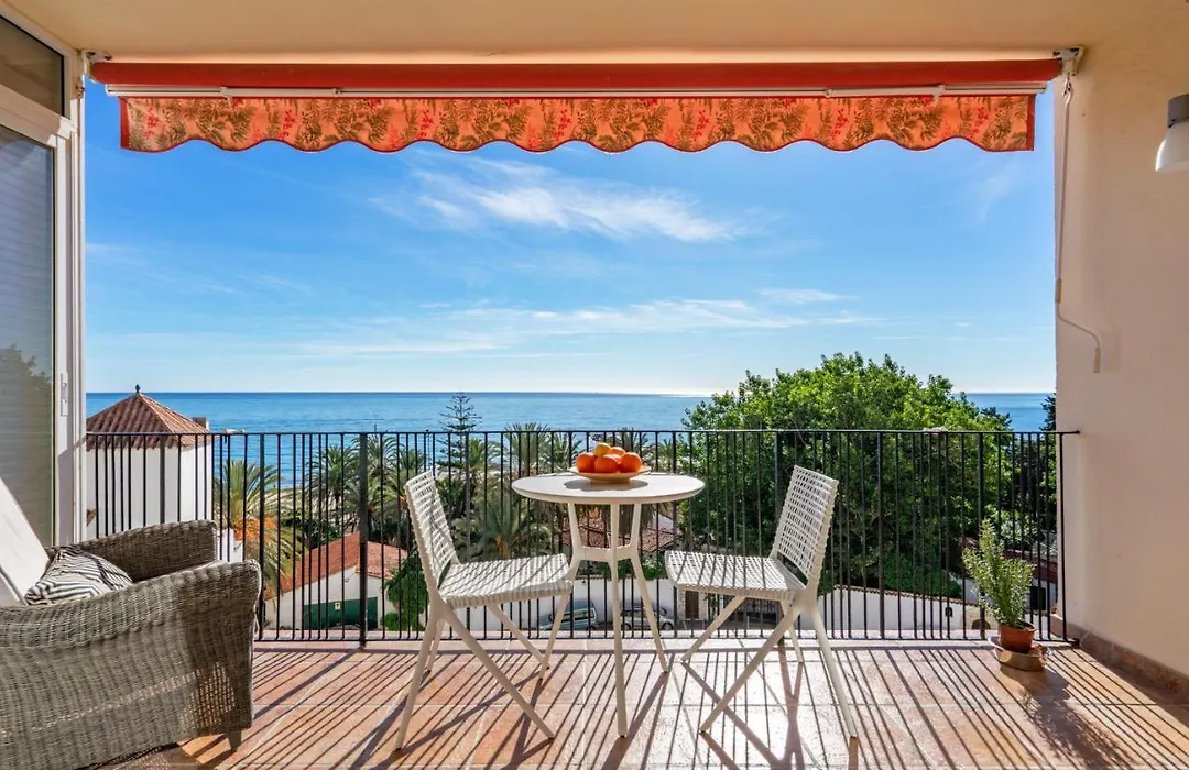 Lovely Beachfront Flat With Sunny Balcony Ref 40-1