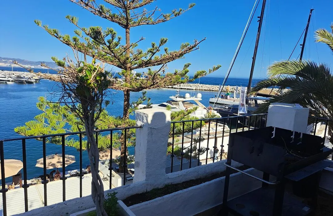 Suite Privado 1A Linea Puerto Banus. Atico Enorme, Vistas Increibles-1