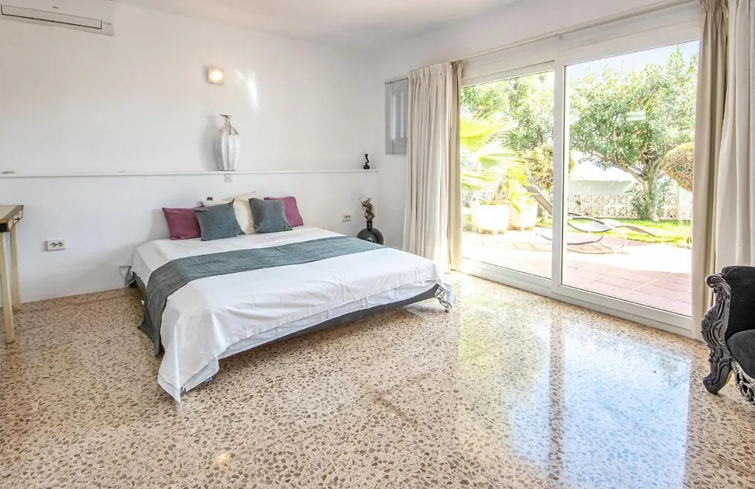 Awesome Home In Mijas Costa With 4 Bedrooms, Wifi And Private Swimming Pool-1