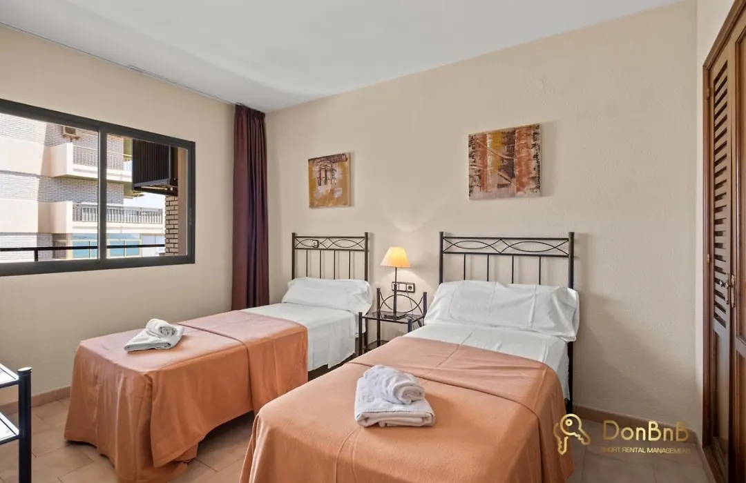 Apartamentos Con Parking Privado En El Paseo Maritimo De Fuengirola-1