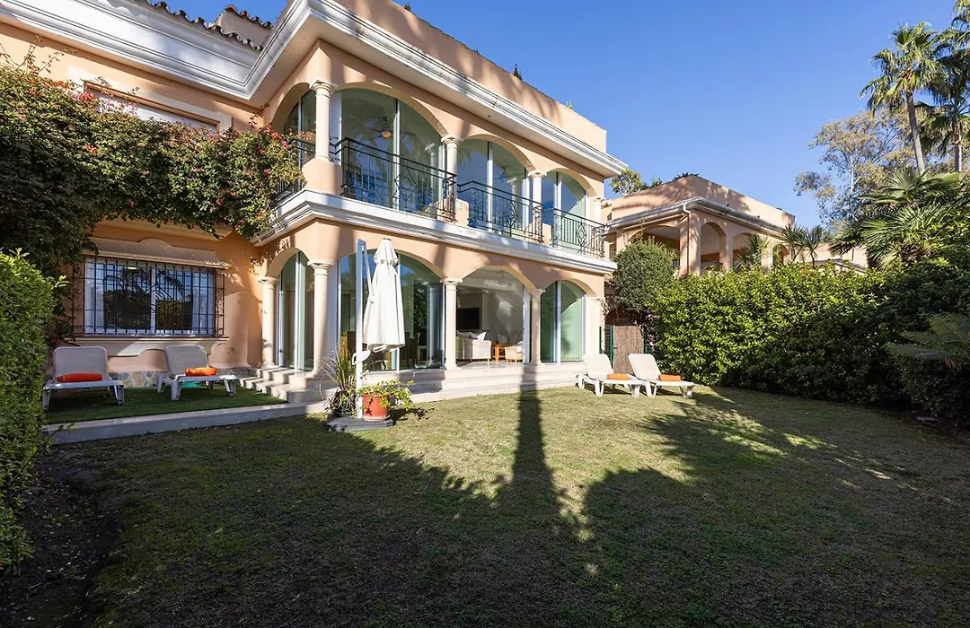 Large Ground Floor Apartment With Private Garden And Beach Access-1