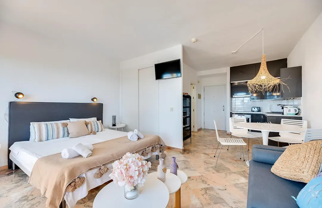 Front Line Beach Studio Apartment-1