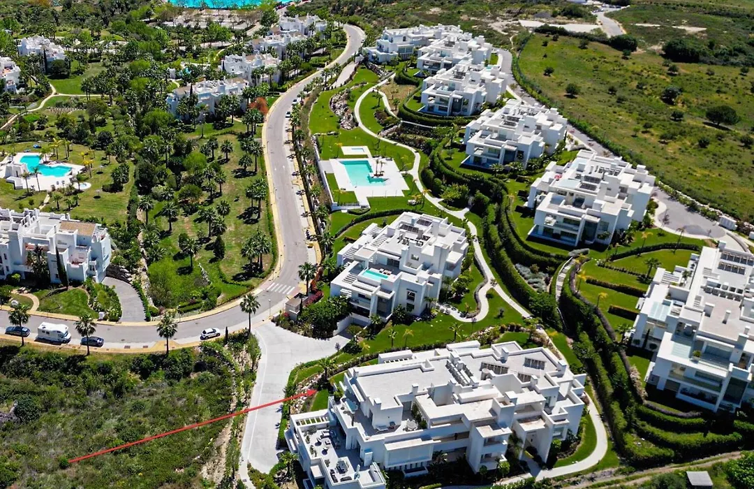 Alcazaba Lagoon Apartment With Private Beach, Pools, Gym, Sauna, Hot Tub & Fully Equipped Kitchen-1