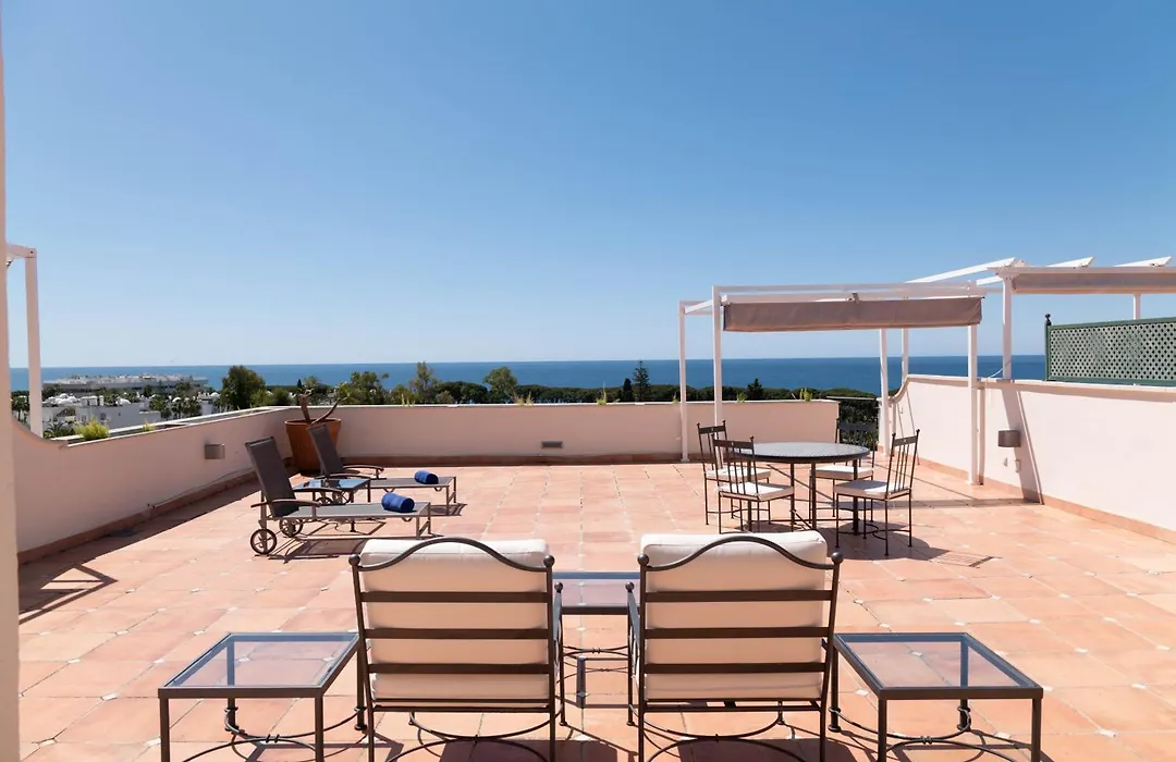 Apartamentos Guadalpin Suites-1