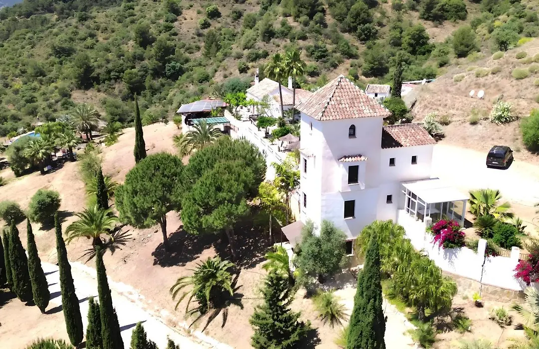 Castle Tower Apartment Picasso In Rural Holiday Park-1