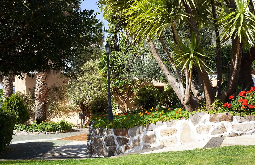 Hotel Cortijo de Salia-1