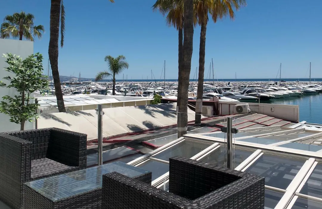 Front Port Line Sleeps 6-1