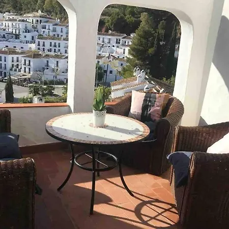 Stunning House With Private Pool And Amazing Views-3