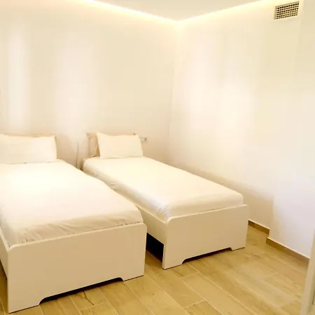 Bright 2 Bedroom Apt Golden Mile Next To Beach Rdr225-3