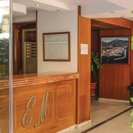 Awesome Apartment In Marbella With 1 Bedrooms-2