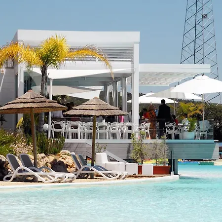 Alcazaba Lagoon Apartment With Private Beach, Pools, Gym, Sauna, Hot Tub & Fully Equipped Kitchen-3