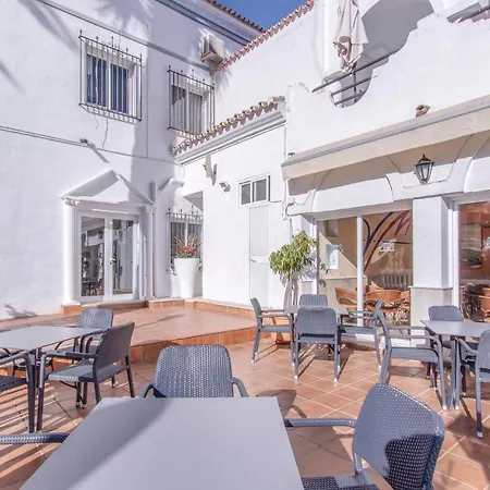 Stunning Home In Marbella With Outdoor Swimming Pool, Wifi And 2 Bedrooms-2