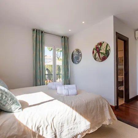 Villa Encantadora Junto A La Playa En Los Monteros Con Seguridad 24 Horas-3