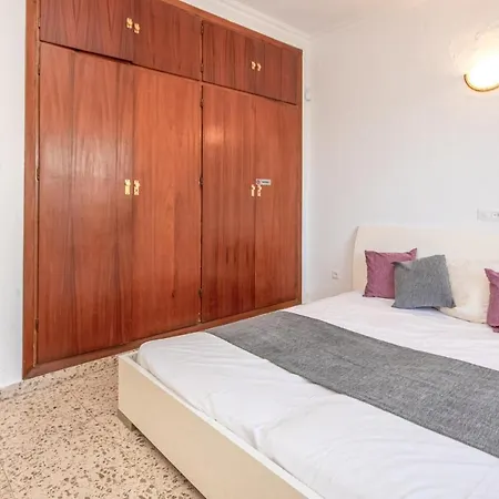 Awesome Home In Mijas Costa With 4 Bedrooms, Wifi And Private Swimming Pool-3