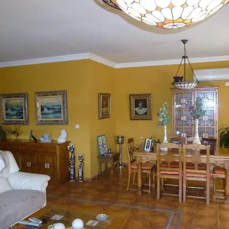 Amazing Home In Torremolinos With 5 Bedrooms, Wifi And Outdoor Swimming Pool-3