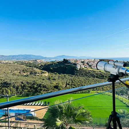 Scenic Sea, Mountain & City View Holiday Apartment - Sea, Mountains And City Right In Front-3
