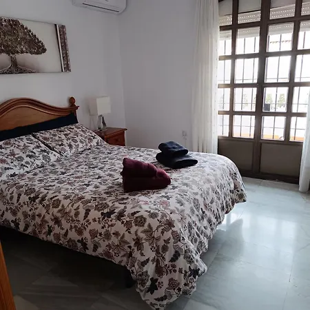 Chalet Junto Al Mar Con Jardin Privado-2