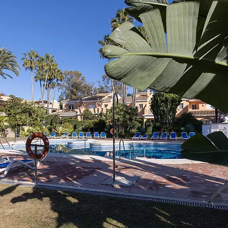 Large Ground Floor Apartment With Private Garden And Beach Access-3